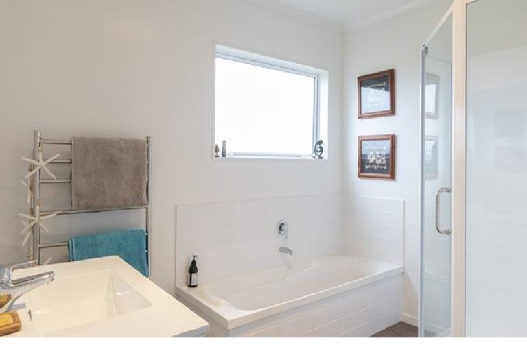 Photo of property in 34a Weka Street, Mangawhai, 0505