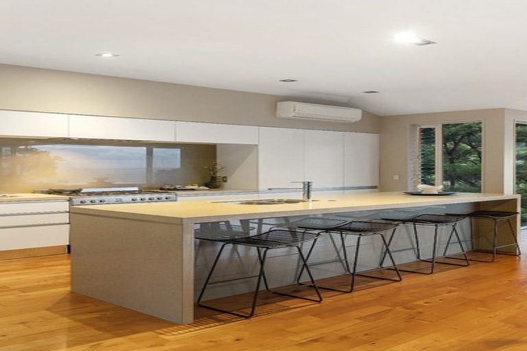 Photo of property in 9 Herrings Cove Place, Titirangi, Auckland, 0604