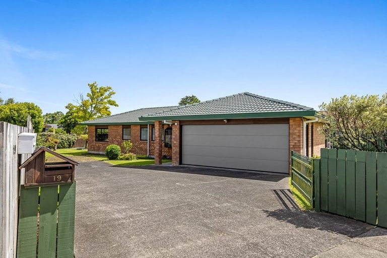 Photo of property in 19 Sturges Road, Henderson, Auckland, 0612