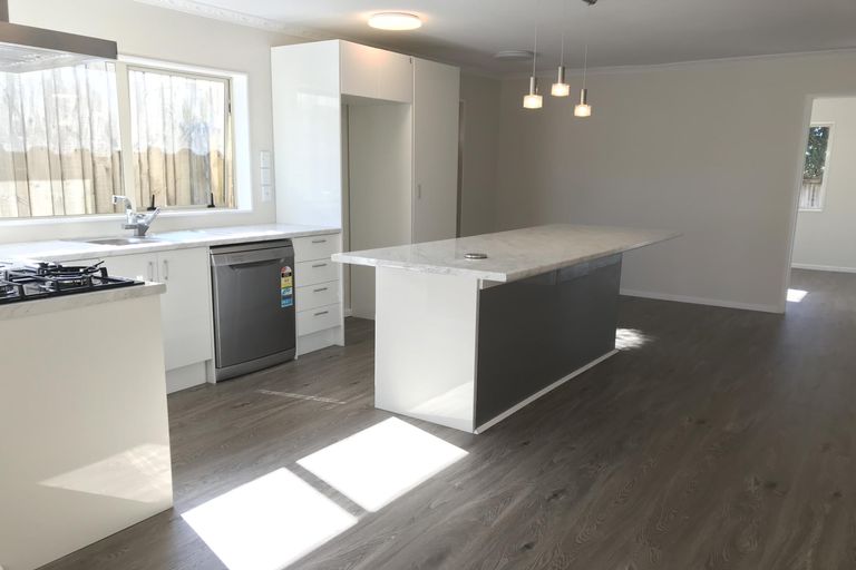 Photo of property in 3 Taatahi Street, Weymouth, Auckland, 2103