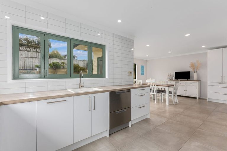 Photo of property in 12 Bowsprit Way, Whitby, Porirua, 5024