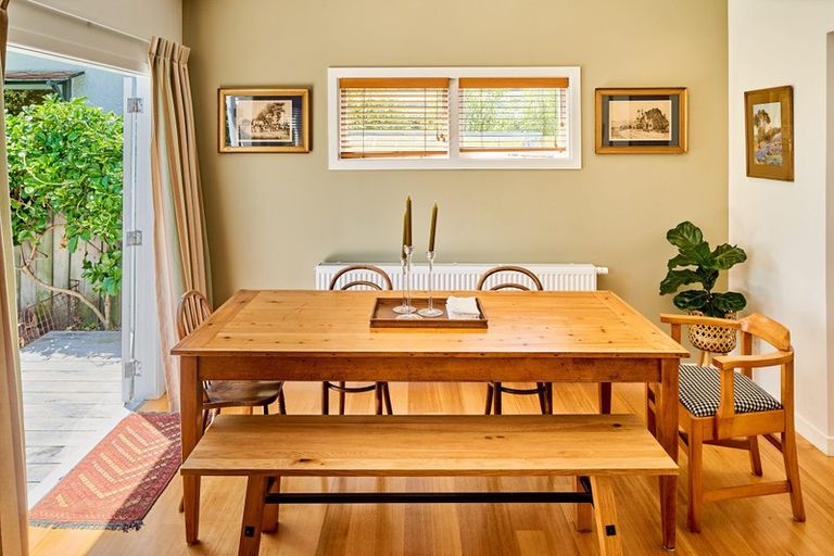 Photo of property in 25 Marine Parade, Eastbourne, Lower Hutt, 5013