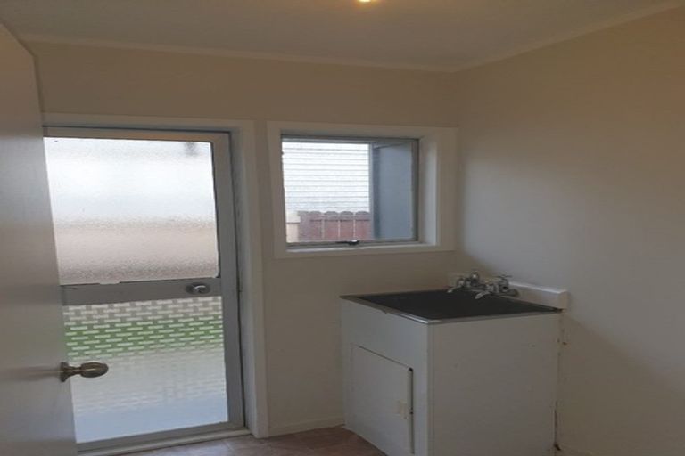 Photo of property in 2/22 Darnell Crescent, Clover Park, Auckland, 2019