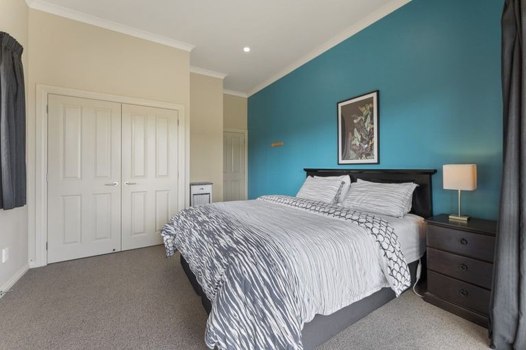 Photo of property in 11 Streets Way, Timberlea, Upper Hutt, 5018