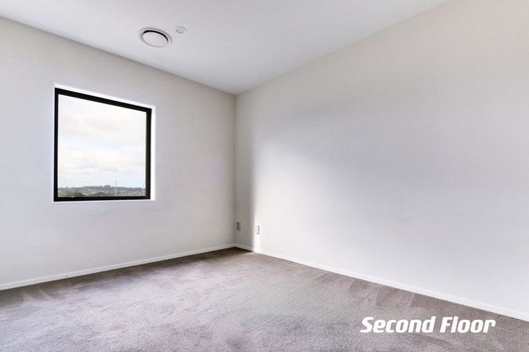 Photo of property in 1 Peony Mews, Oteha, Auckland, 0632