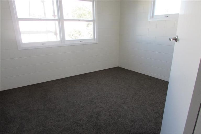 Photo of property in 98 Tirimoana Road, Te Atatu South, Auckland, 0602