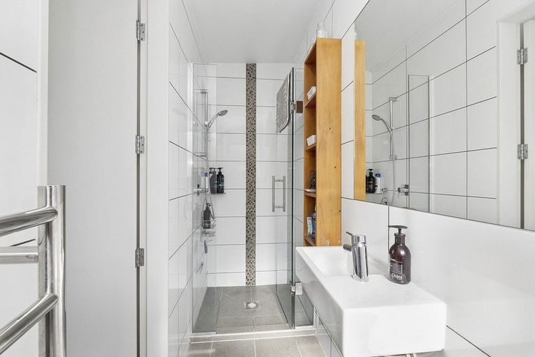 Photo of property in 3 Fore Street, Kaiwharawhara, Wellington, 6035