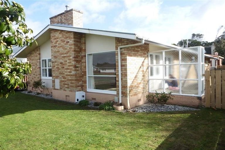 Photo of property in 2 Saint Leonard Street, Saint Johns Hill, Whanganui, 4501