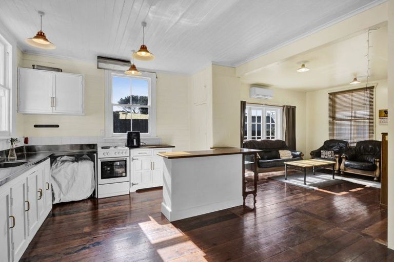 Photo of property in 73 Ngatai Street, Manaia, 4612