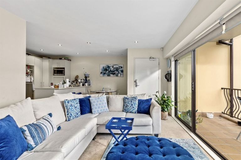 Photo of property in 5/7 The Avenue, Albany, Auckland, 0632