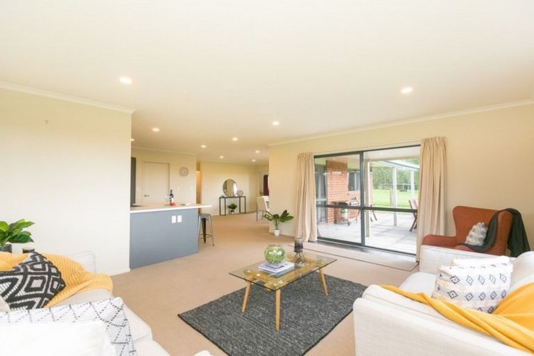 Photo of property in 581 Waitara Road, Huirangi, New Plymouth, 4373