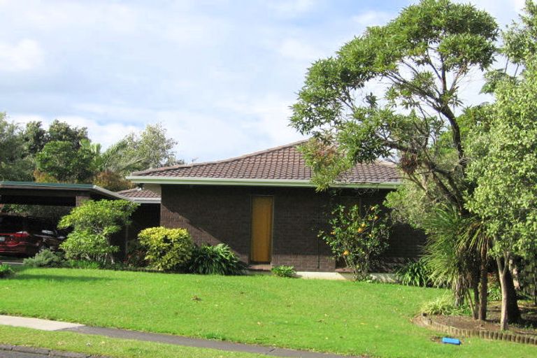 Photo of property in 34 Borrowdace Avenue, Botany Downs, Auckland, 2010