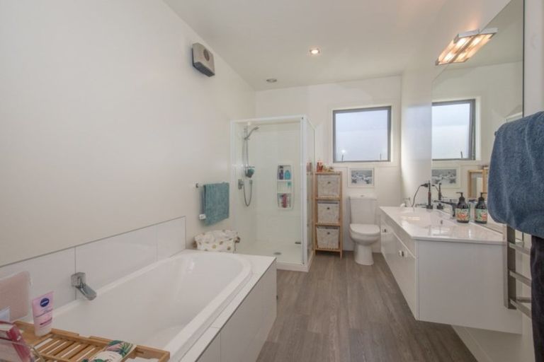 Photo of property in 80 Forest Heights, Wanaka, 9305