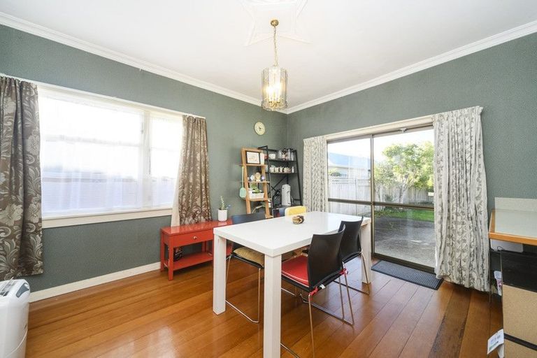 Photo of property in 19 Franklin Avenue, Hokowhitu, Palmerston North, 4410