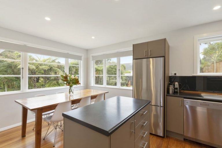 Photo of property in 46 Poto Road, Normandale, Lower Hutt, 5010