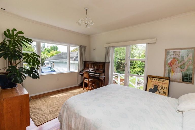 Photo of property in 33 Pinehaven Road, Pinehaven, Upper Hutt, 5019