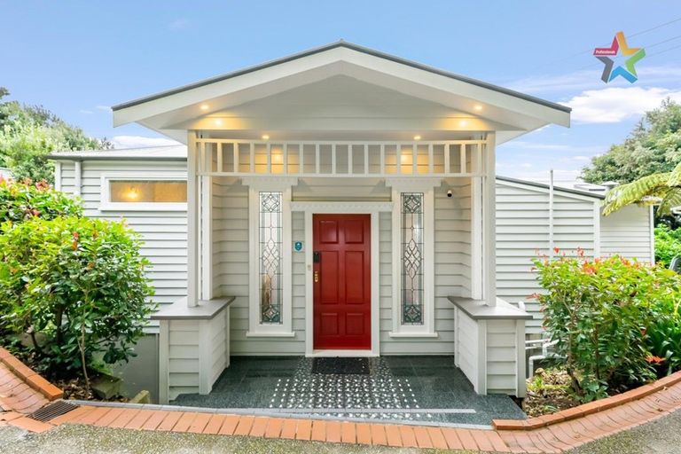 Photo of property in 15 Nikau Road, Point Howard, Lower Hutt, 5013