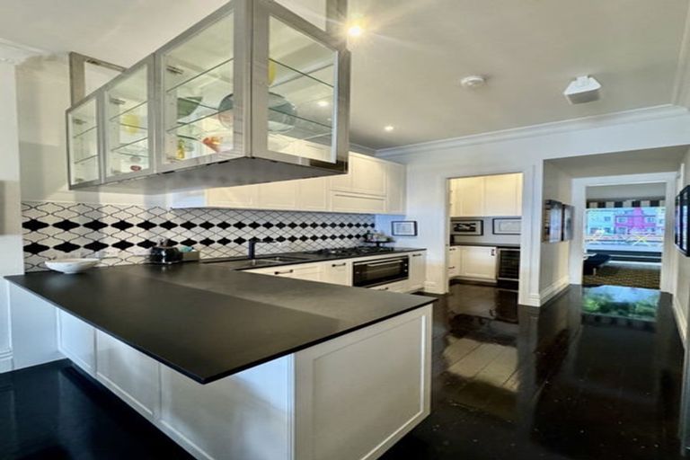 Photo of property in 322 Oriental Parade, Oriental Bay, Wellington, 6011