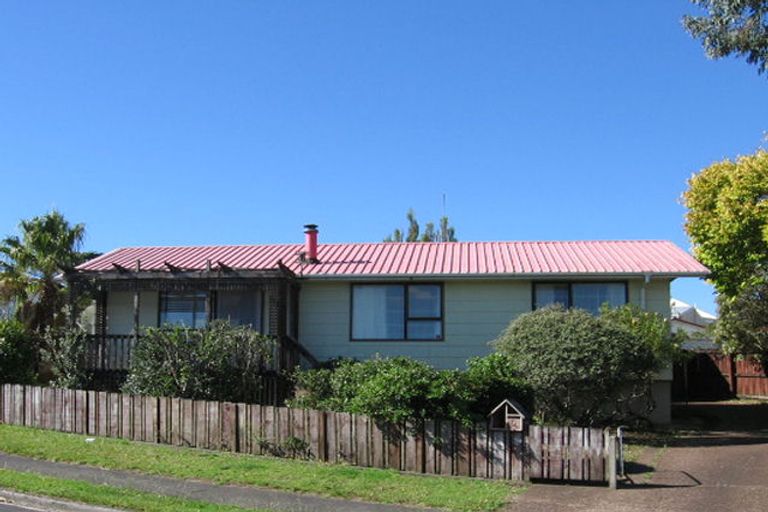 Photo of property in 1 Edgware Road, West Harbour, Auckland, 0618