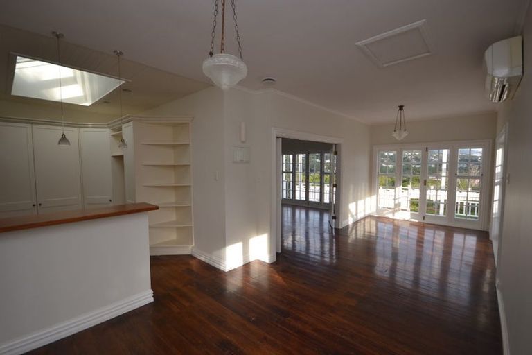 Photo of property in 43 Trelissick Crescent, Ngaio, Wellington, 6035