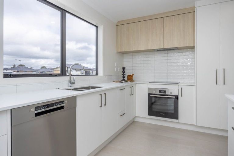 Photo of property in 15 Pukaki Place, Baverstock, 3200