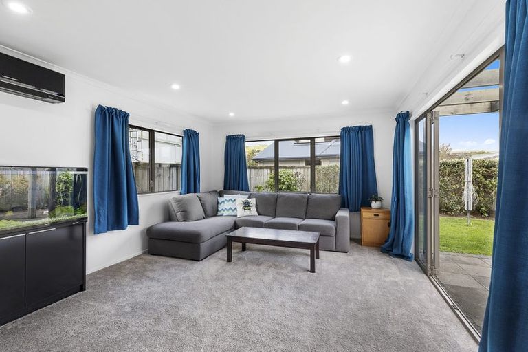 Photo of property in 12 Cambridge Street, Tawa, Wellington, 5028