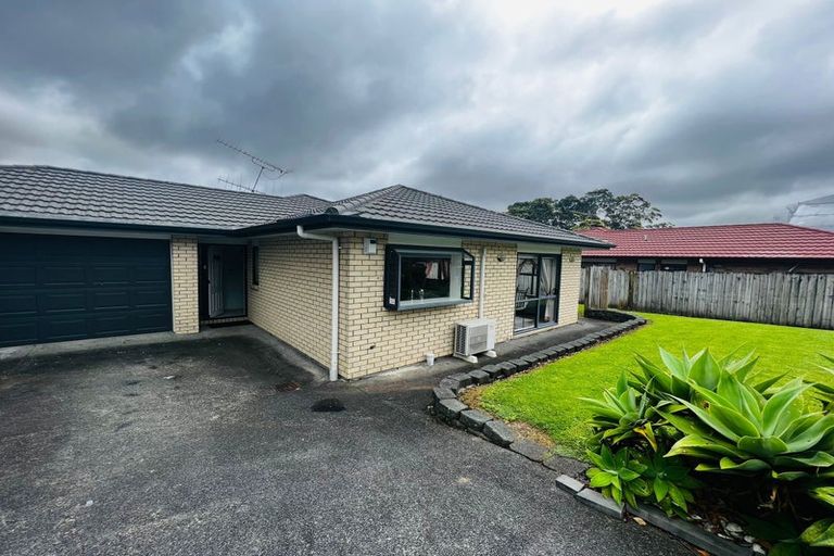 Photo of property in 2 Claywest Place, Glen Eden, Auckland, 0602