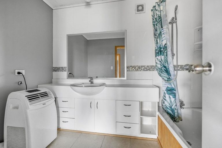 Photo of property in 380 Paremoremo Road, Paremoremo, Auckland, 0632