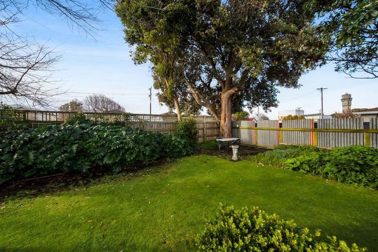 Photo of property in 17 Grey Street, Hawera, 4610