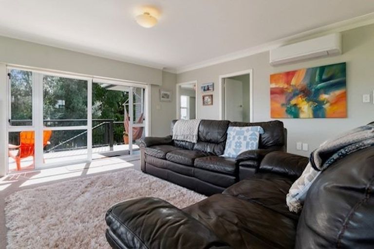 Photo of property in 38 Omokoroa Road, Omokoroa, 3114