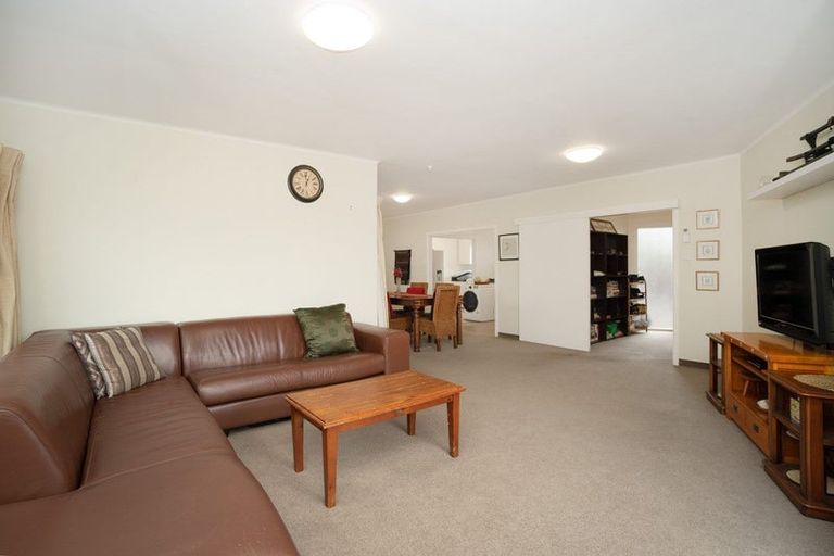 Photo of property in 15 Raglan Avenue, Cloverlea, Palmerston North, 4412