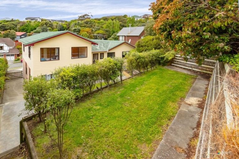 Photo of property in 16 Kinnel Grove, Papakowhai, Porirua, 5024