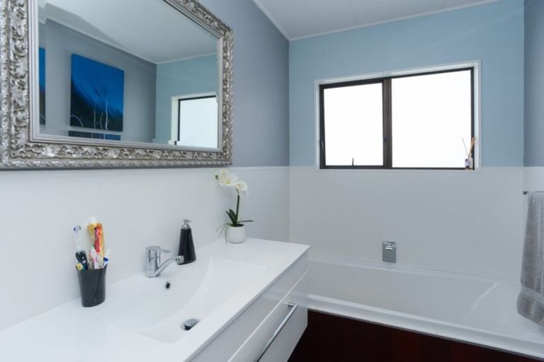 Photo of property in 4 Toop Street, Havelock North, 4130