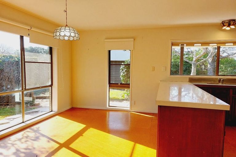 Photo of property in 17 Hamish Place, Sunnyhills, Auckland, 2010