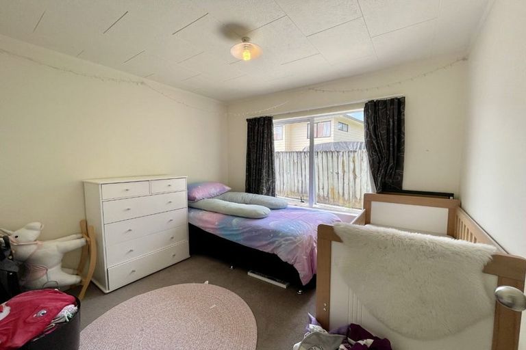 Photo of property in 2/15 Kirklow Place, Goodwood Heights, Auckland, 2105