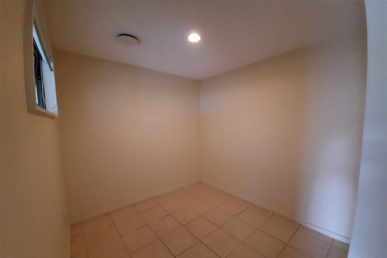 Photo of property in 23 Cairngorm Place, Highland Park, Auckland, 2010