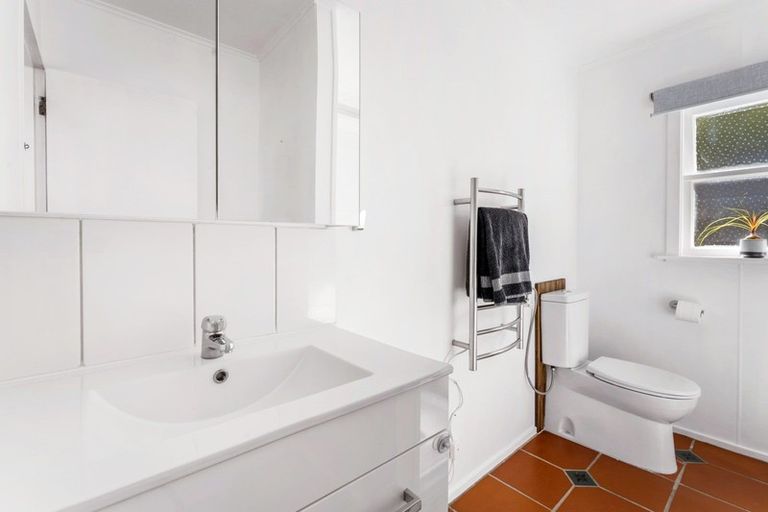 Photo of property in 32 Cluny Road, Plimmerton, Porirua, 5026