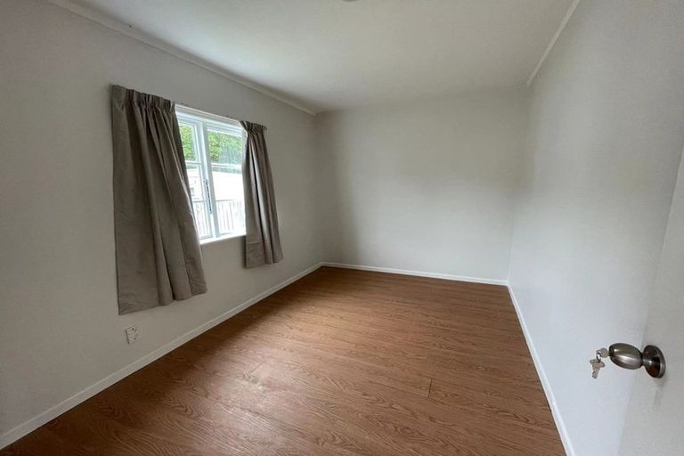 Photo of property in 16 Savoy Road, Glen Eden, Auckland, 0602