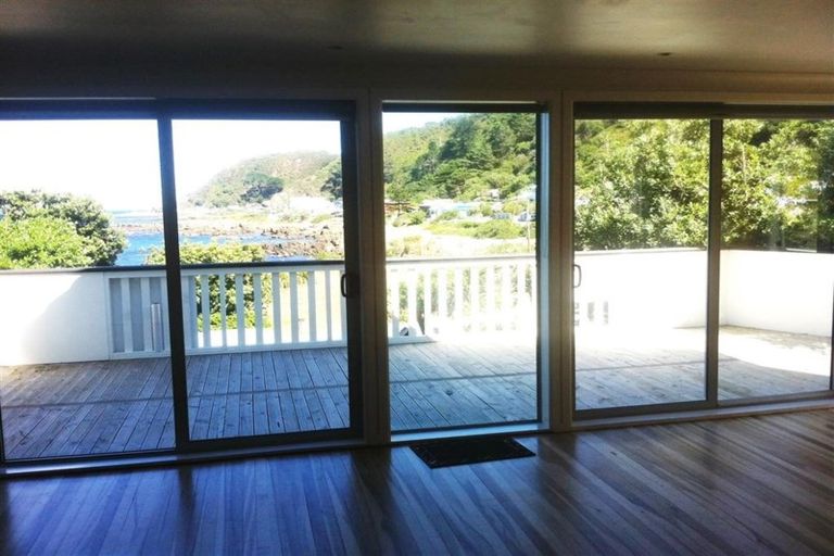 Photo of property in 93 Breaker Bay Road, Breaker Bay, Wellington, 6022