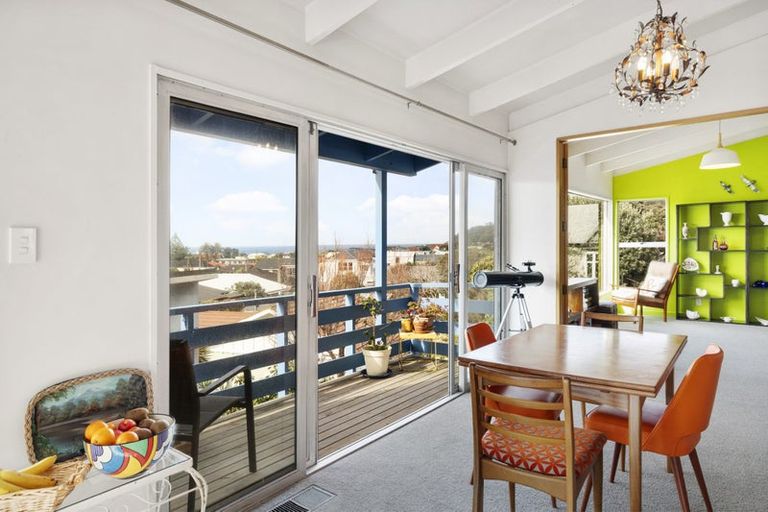 Photo of property in 140a Queens Drive, Lyall Bay, Wellington, 6022