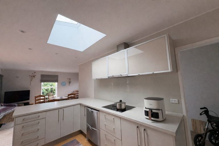 Photo of property in 7 Stansfield Place, Sunnyhills, Auckland, 2010