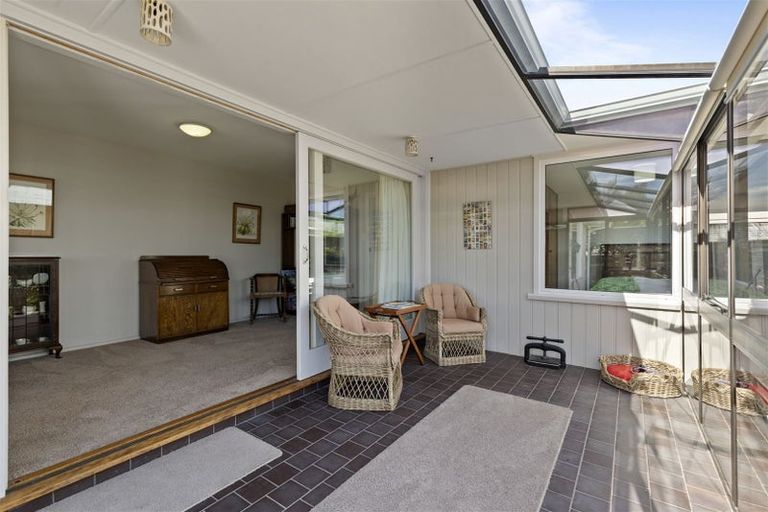 Photo of property in 6 Dulles Place, Papanui, Christchurch, 8053