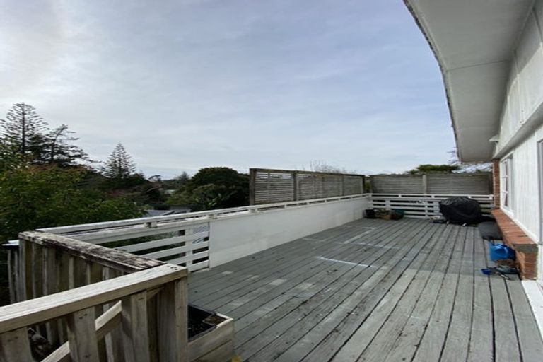 Photo of property in 93 Fairclough Road, Beach Haven, Auckland, 0626