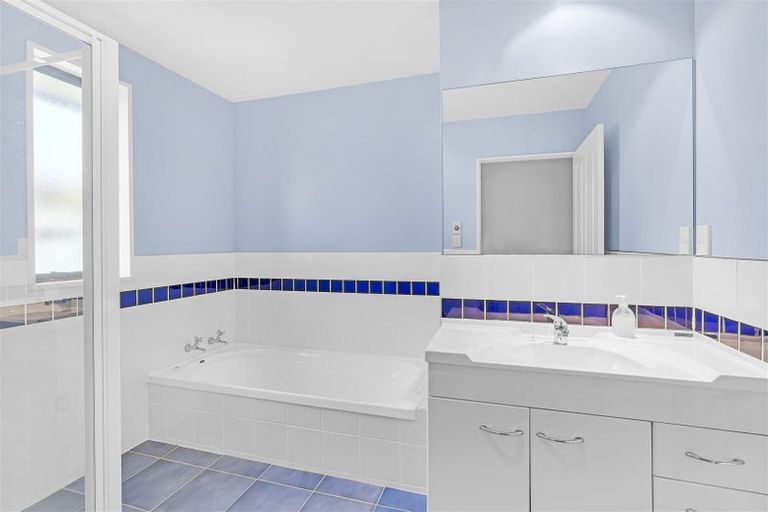 Photo of property in 12 Highwood Lane, Burnside, Christchurch, 8053