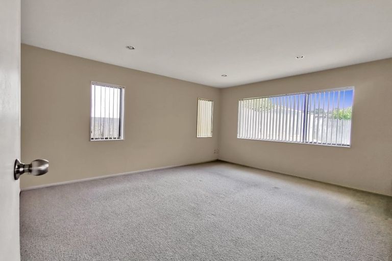 Photo of property in 13 Sapperton Drive, Henderson, Auckland, 0612