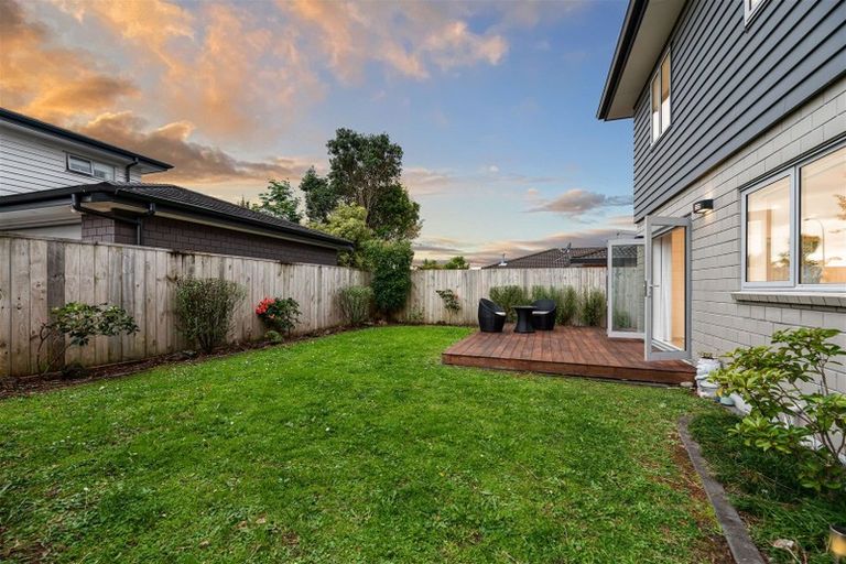 Photo of property in 8b Greenberry Drive, Ranui, Auckland, 0612