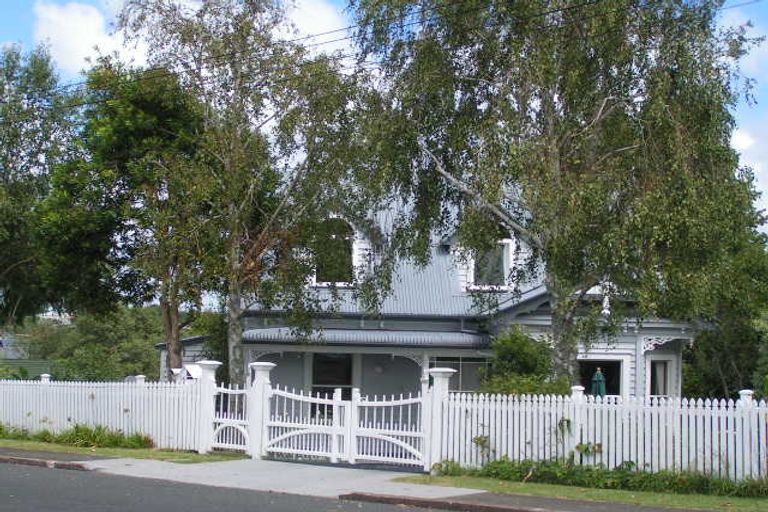 Photo of property in 16 Waimana Avenue, Northcote Point, Auckland, 0627