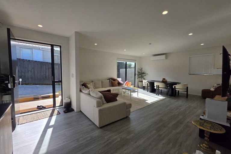 Photo of property in 14a Riserra Drive, Ranui, Auckland, 0612