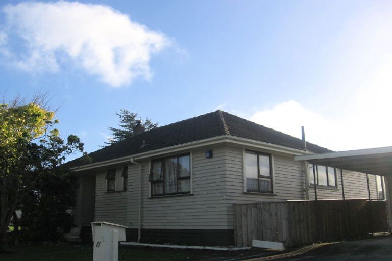 Photo of property in 11 Montrose Place, Takaro, Palmerston North, 4412