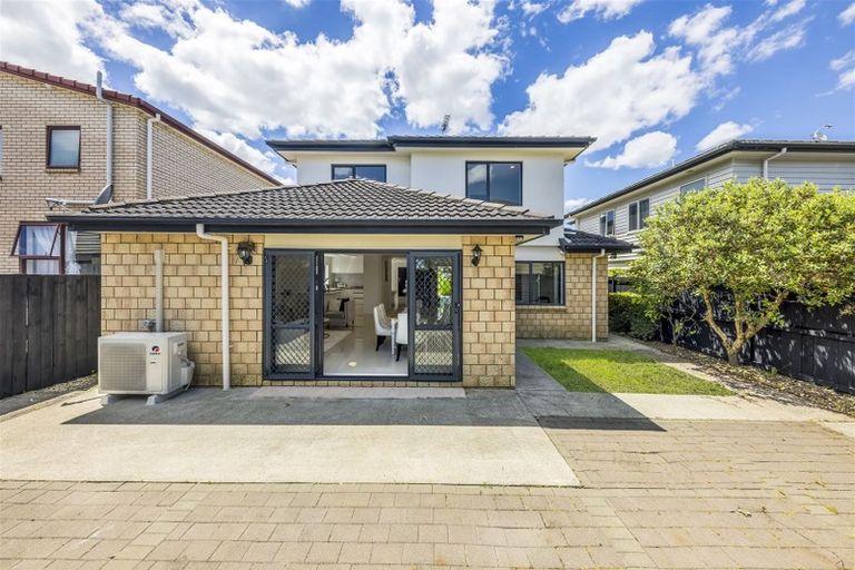 Photo of property in 15 Heidi Crescent, Flat Bush, Auckland, 2016